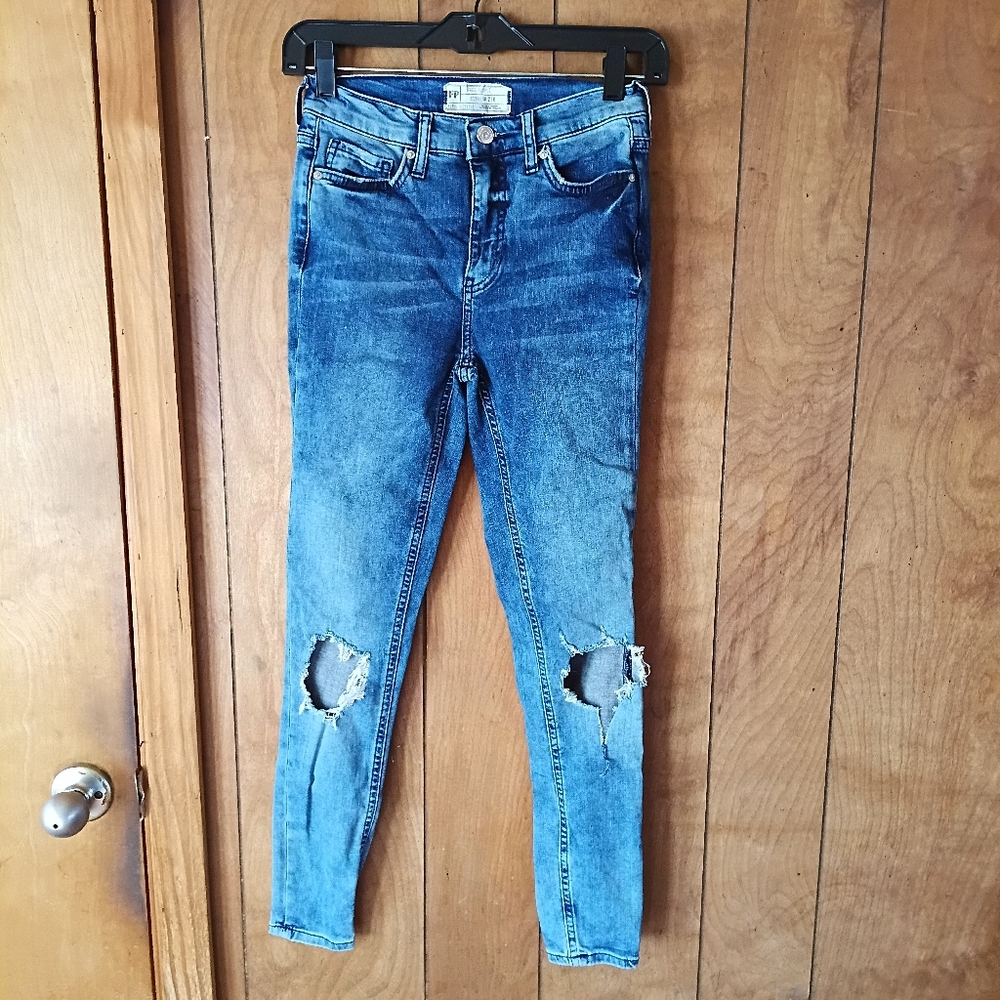 Free People Distressed Skinny Jeans Womens 26R Blue Mid Rise Ripped Knees Denim
